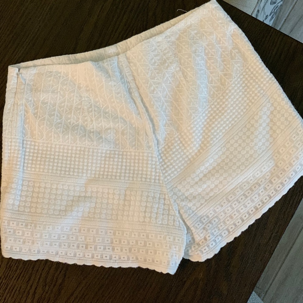 Lilly Pulitzer White Shorts Like New sz 4